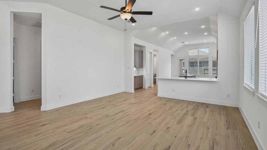 Spacious, unfurnished interior of a new home in Artavia, Conroe (Image 22).