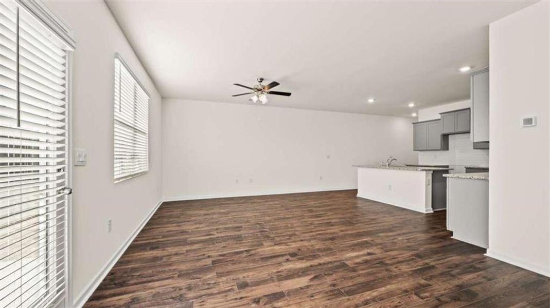 Spacious, unfurnished interior of a new home in Inverness at Sugarloaf, Lawrenceville (Image 12).