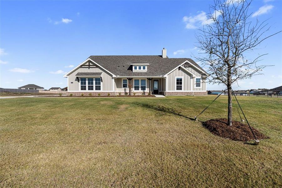 Exterior details and patio area of a home in Hillcrest Meadows North, Decatur (Image 26).
