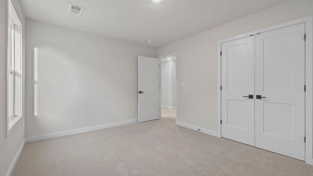 Spacious, unfurnished interior of a new home in Cottonwood Ridge, Piedmont (Image 30).