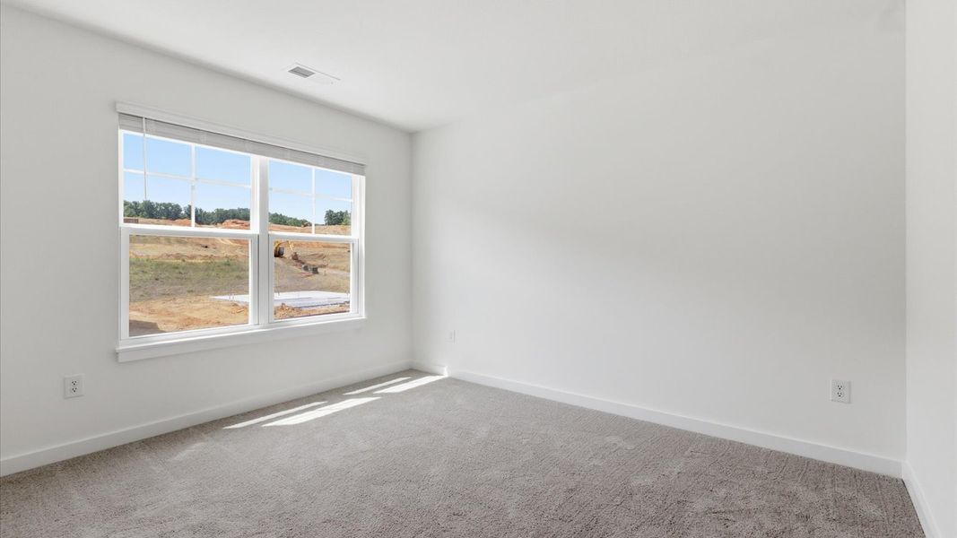 Spacious, unfurnished interior of a new home in Oak Hill, Vonore (Image 31).