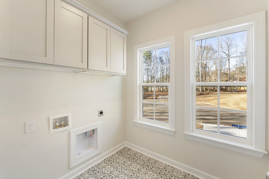Spacious, unfurnished interior of a new home in Windsor Forest, Anderson (Image 23).