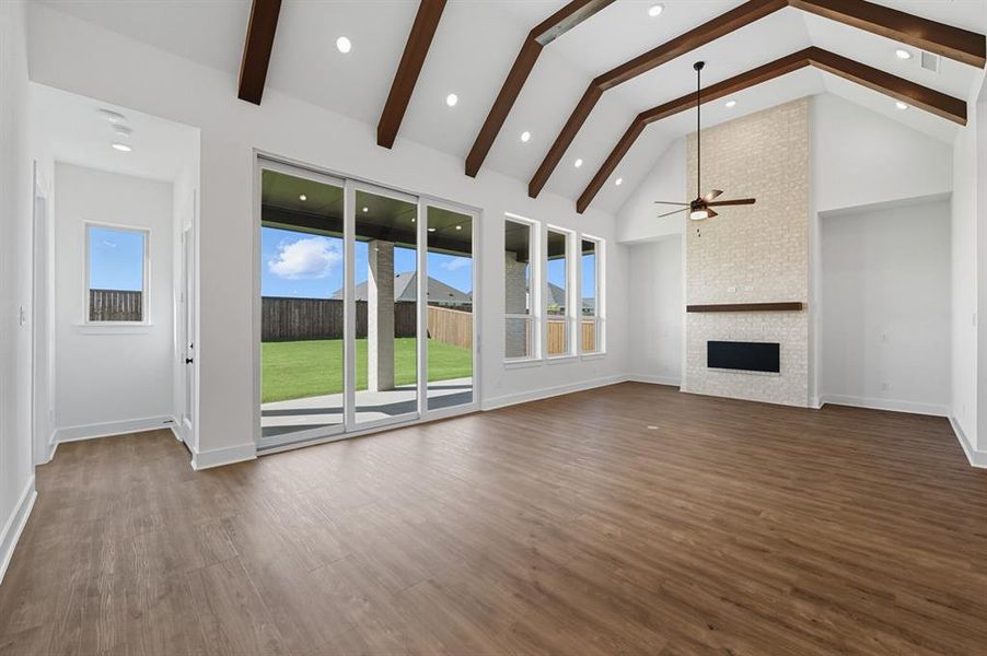 Spacious, unfurnished interior of a new home in Ridge Crossing, Waxahachie (Image 15). Spacious, unfurnished interior of a new home in Ridge Crossing, Waxahachie (Image 15).