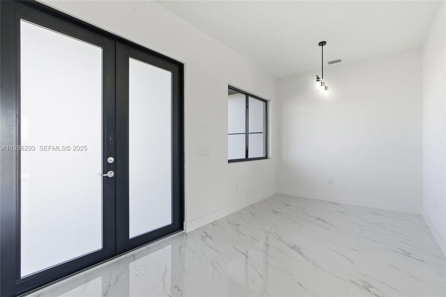 Spacious, unfurnished interior of a new home in , Cape Coral (Image 36).