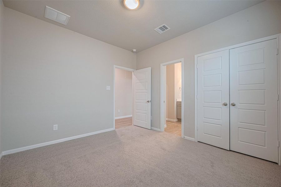 Spacious, unfurnished interior of a new home in , Brookshire (Image 36).