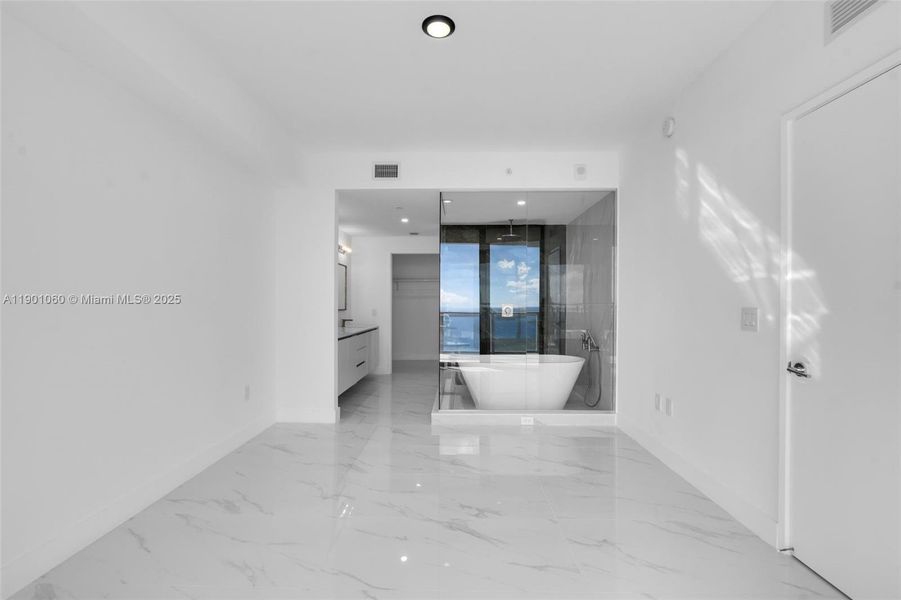 Spacious, unfurnished interior of a new home in Aria Reserve, Miami (Image 25). Spacious, unfurnished interior of a new home in Aria Reserve, Miami (Image 25).