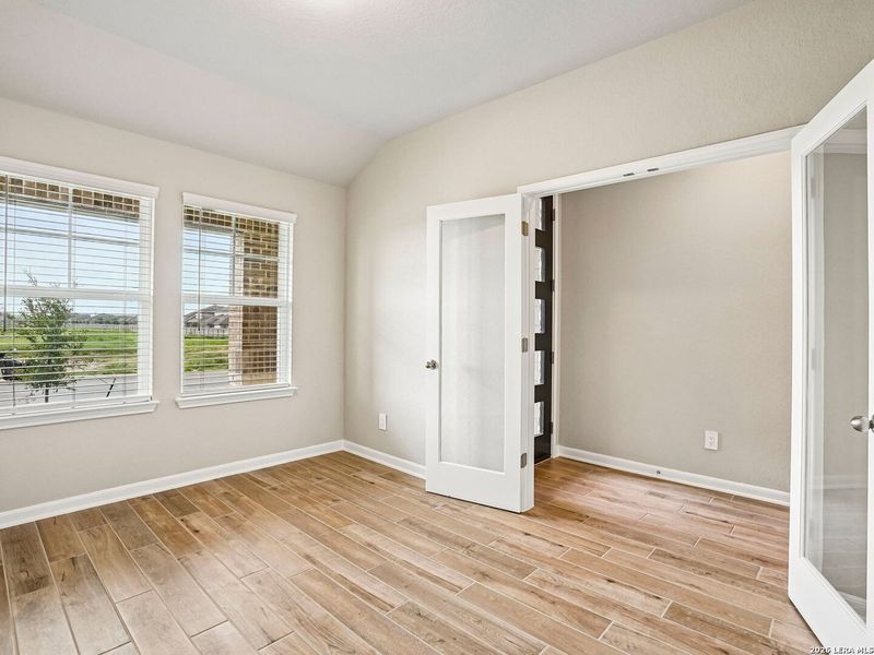 Spacious, unfurnished interior of a new home in , San Antonio (Image 10).