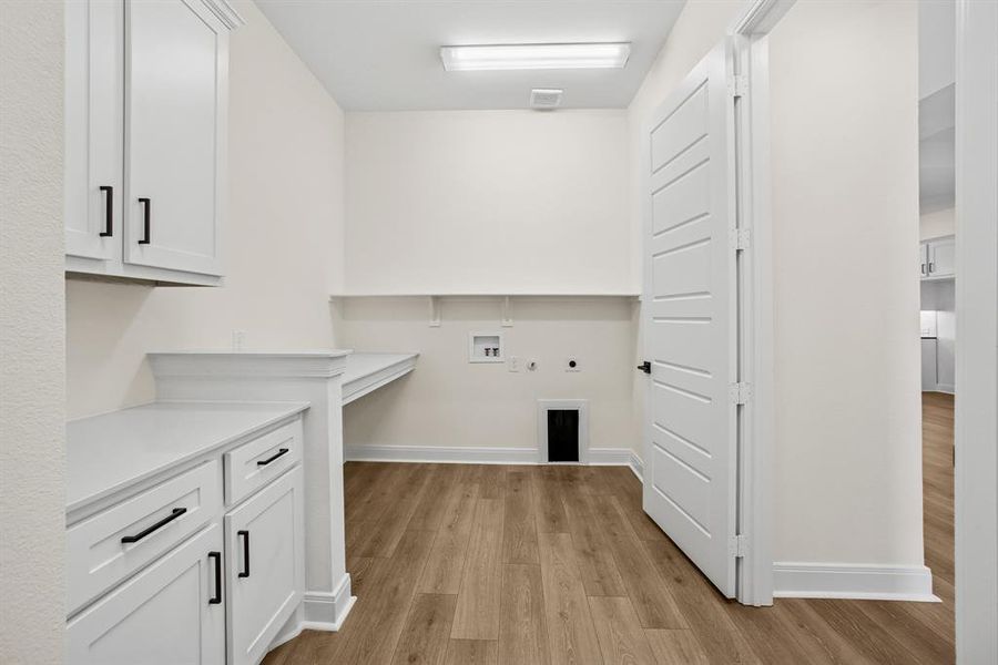 Furnished interior view inside a new home in Tavolo Park Cottages, Fort Worth (Image 8). Furnished interior view inside a new home in Tavolo Park Cottages, Fort Worth (Image 8).