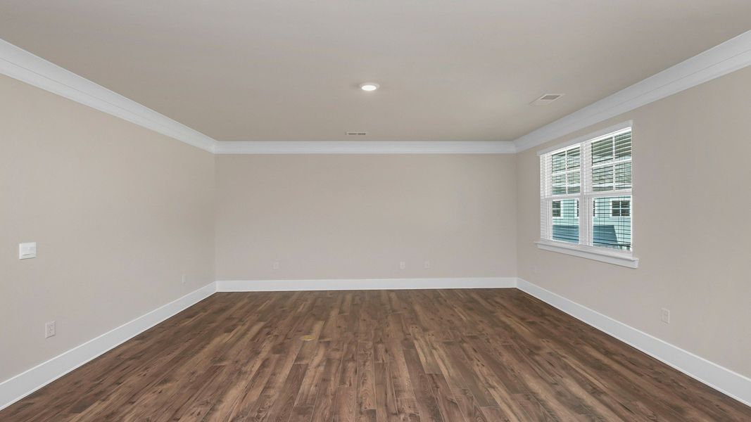 Spacious, unfurnished interior of a new home in Cross Creek, Lexington (Image 19).