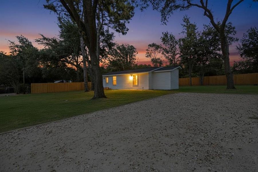 Natural landscape and outdoor views near in Lindale (Image 18). Natural landscape and outdoor views near in Lindale (Image 18).