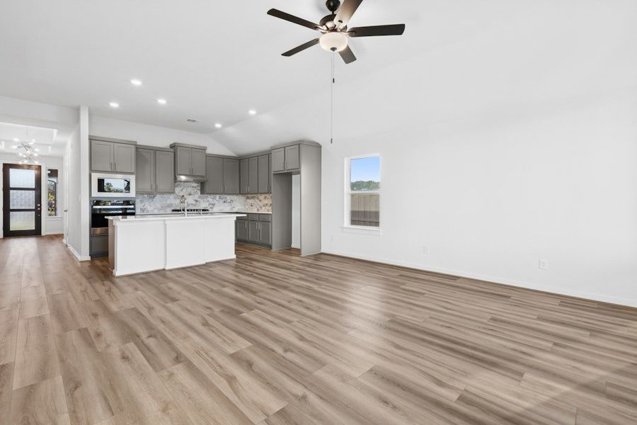 Spacious, unfurnished interior of a new home in The Colony, Bastrop (Image 16).