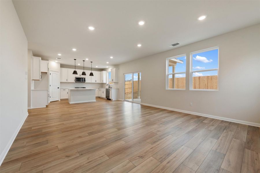 Spacious, unfurnished interior of a new home in Rolling Glen, Hutto (Image 18). Spacious, unfurnished interior of a new home in Rolling Glen, Hutto (Image 18).