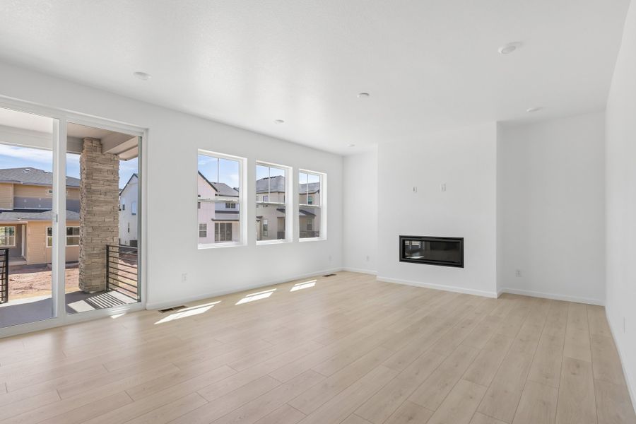 Spacious, unfurnished interior of a new home in Sterling Ranch Ascent Village, Littleton (Image 11).
