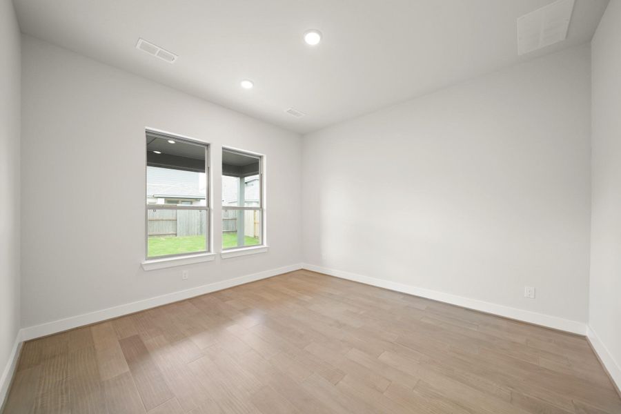 Spacious, unfurnished interior of a new home in Meridiana 40', 65', Iowa Colony (Image 16). Spacious, unfurnished interior of a new home in Meridiana 40', 65', Iowa Colony (Image 16).