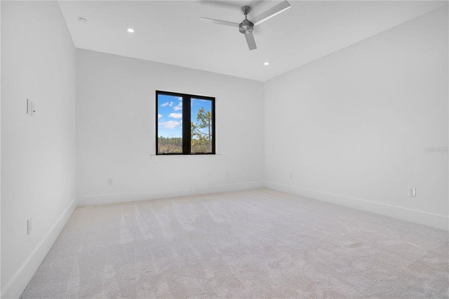 Spacious, unfurnished interior of a new home in , Orlando (Image 60).