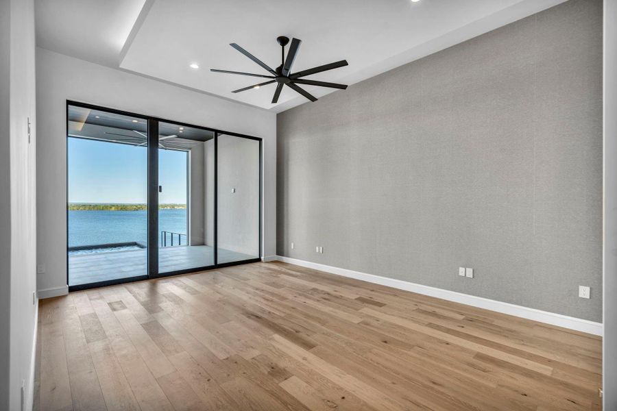 Spacious, unfurnished interior of a new home in , Horseshoe Bay (Image 27).