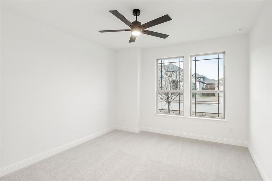 Spacious, unfurnished interior of a new home in Willow Wood, McKinney (Image 18).