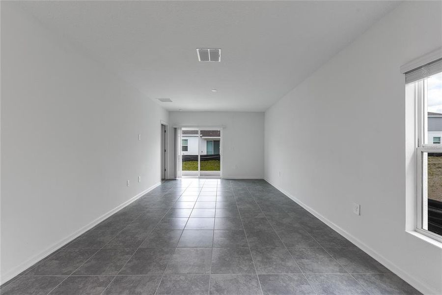 Spacious, unfurnished interior of a new home in , Davenport (Image 14).