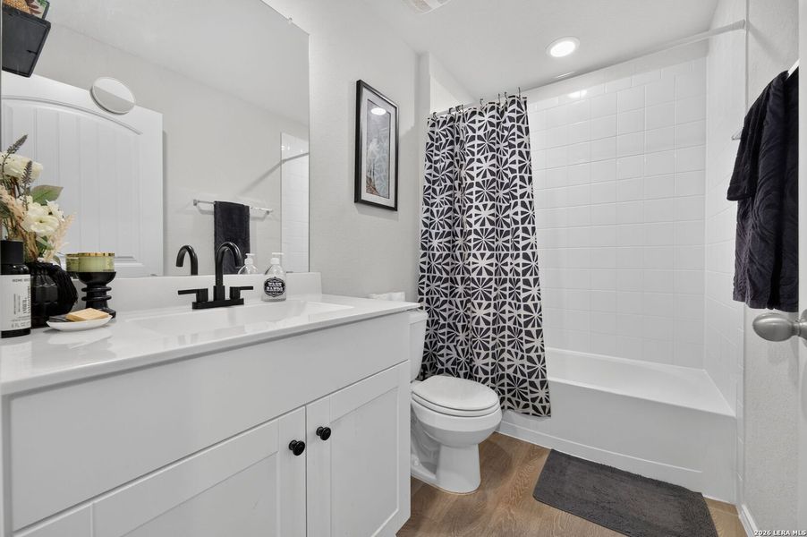 Furnished interior view inside a new home in , Seguin (Image 11).
