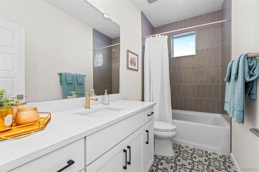 Large secondary bathroom