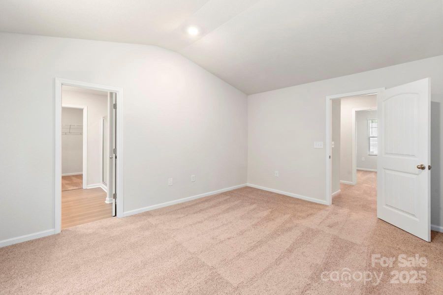 Spacious, unfurnished interior of a new home in Stagecoach Station, Gastonia (Image 10).