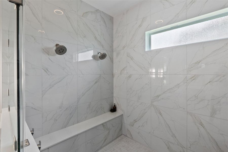 2 Shower Heads + Bench