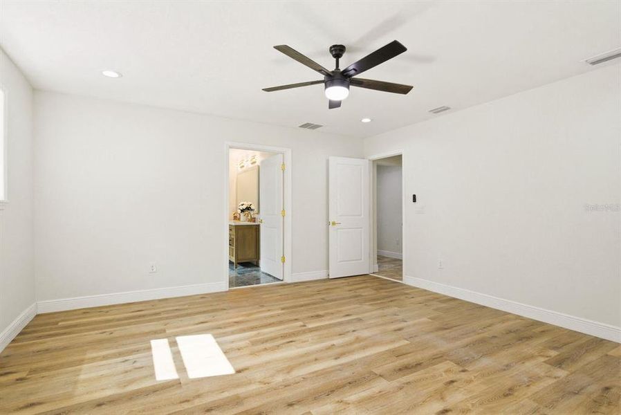 Spacious, unfurnished interior of a new home in , Tampa (Image 18).