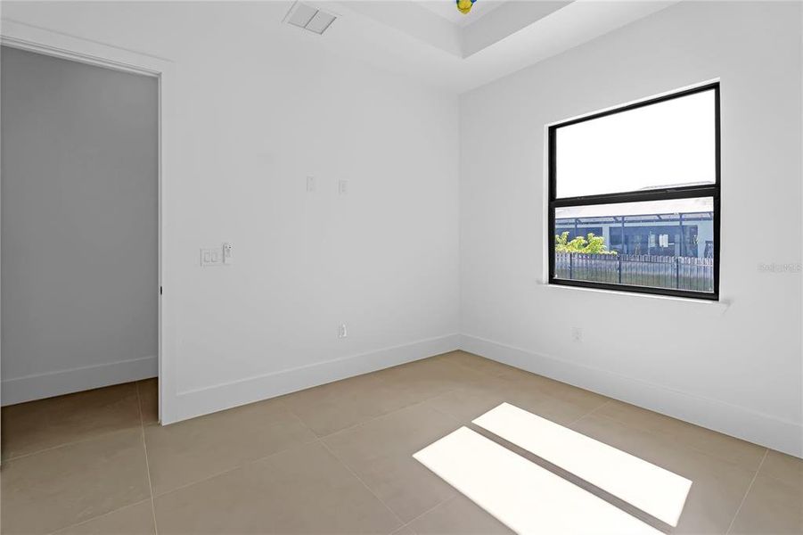 Spacious, unfurnished interior of a new home in , Cape Coral (Image 55).