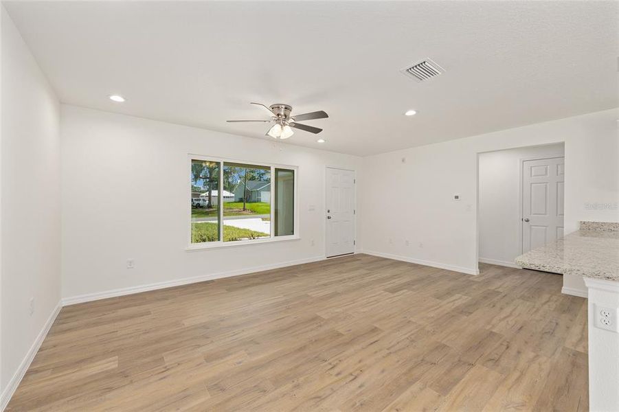 Spacious, unfurnished interior of a new home in , Silver Springs (Image 9).
