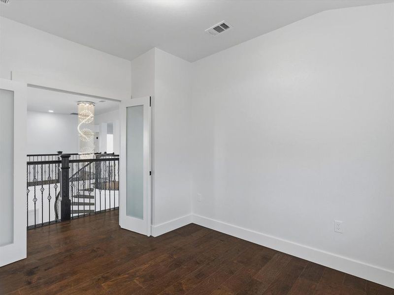 Spacious, unfurnished interior of a new home in , Krum (Image 18).