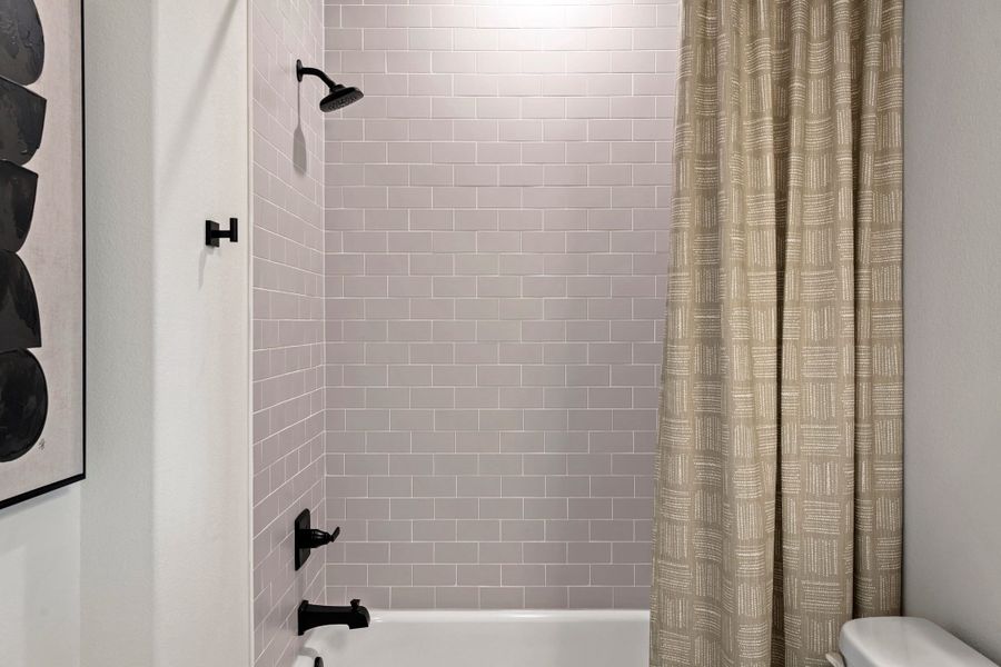 Representative interior finishes for a home built from the Tribeca by Tri Pointe Homes in Park Central, Georgetown (Image 27).