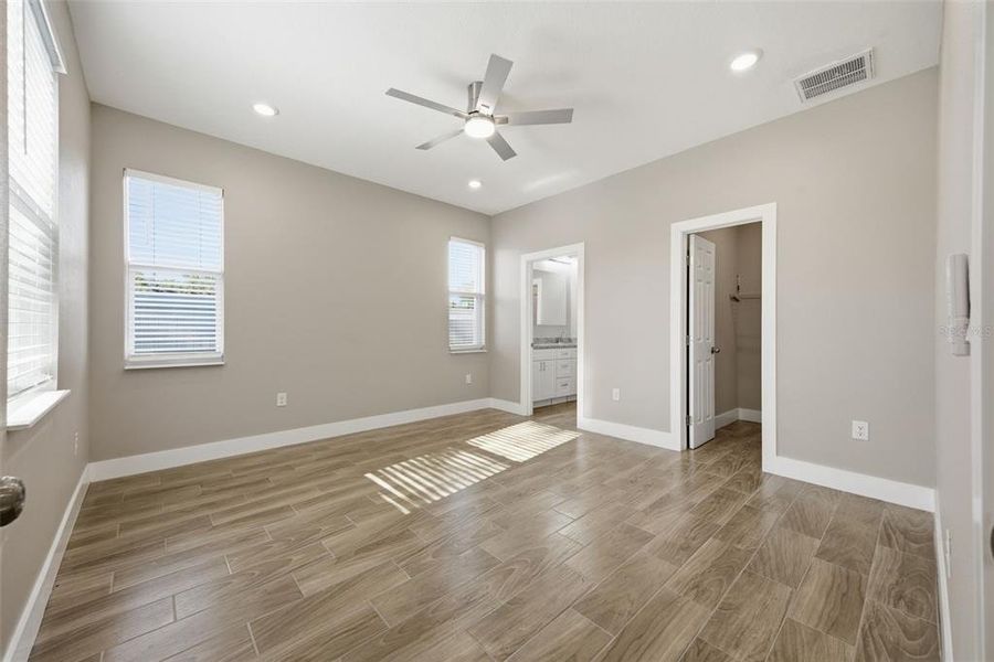 Spacious, unfurnished interior of a new home in , Tampa (Image 16).