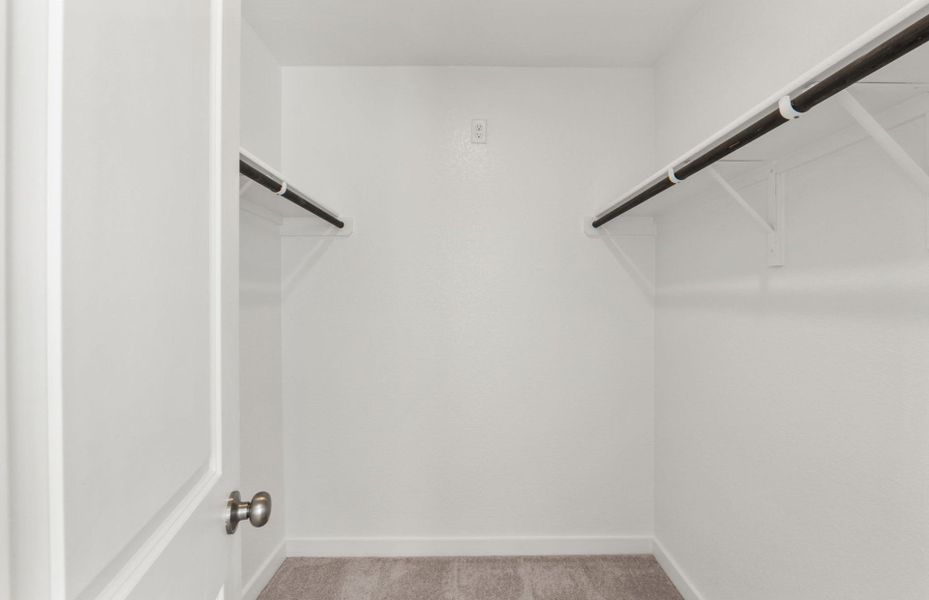 Spacious, unfurnished interior of a new home in Sunfield, Buda (Image 25).