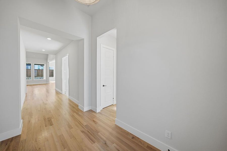 Spacious, unfurnished interior of a new home in Quail Hollow, Rockwall (Image 17).