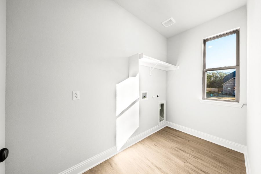 Spacious, unfurnished interior of a new home in Forest Ridge Estates, Greenville (Image 26).