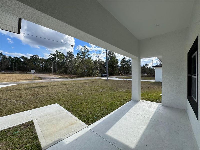 Exterior details and patio area of a home in , Citrus Springs (Image 3).