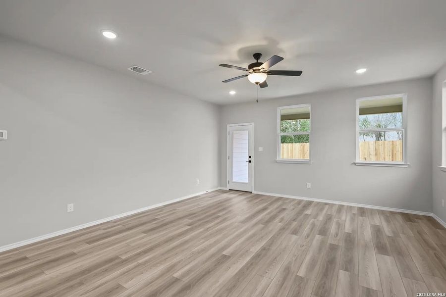 Spacious, unfurnished interior of a new home in Comanche Ridge, San Antonio (Image 19). Spacious, unfurnished interior of a new home in Comanche Ridge, San Antonio (Image 19).