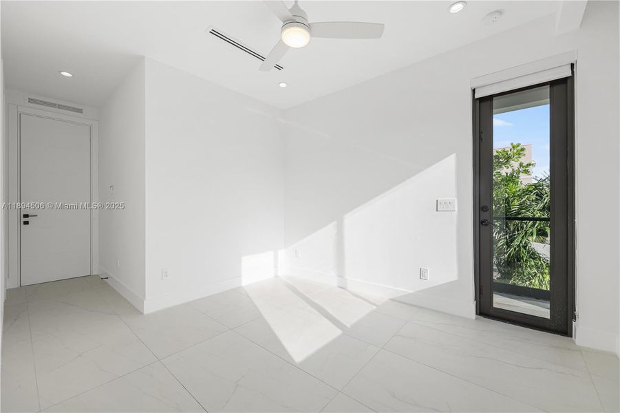 Spacious, unfurnished interior of a new home in , Fort Lauderdale (Image 28). Spacious, unfurnished interior of a new home in , Fort Lauderdale (Image 28).