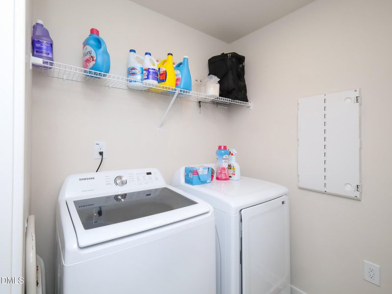 022_601_hollys_bluff_laundry