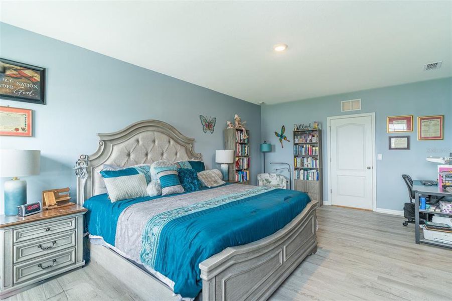 Furnished interior view inside a new home in Harmony at Lake Eloise, Winter Haven (Image 6). Furnished interior view inside a new home in Harmony at Lake Eloise, Winter Haven (Image 6).