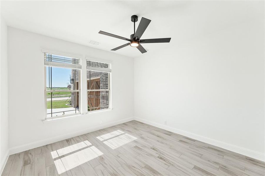 Spacious, unfurnished interior of a new home in Glenbrook, Red Oak (Image 22).