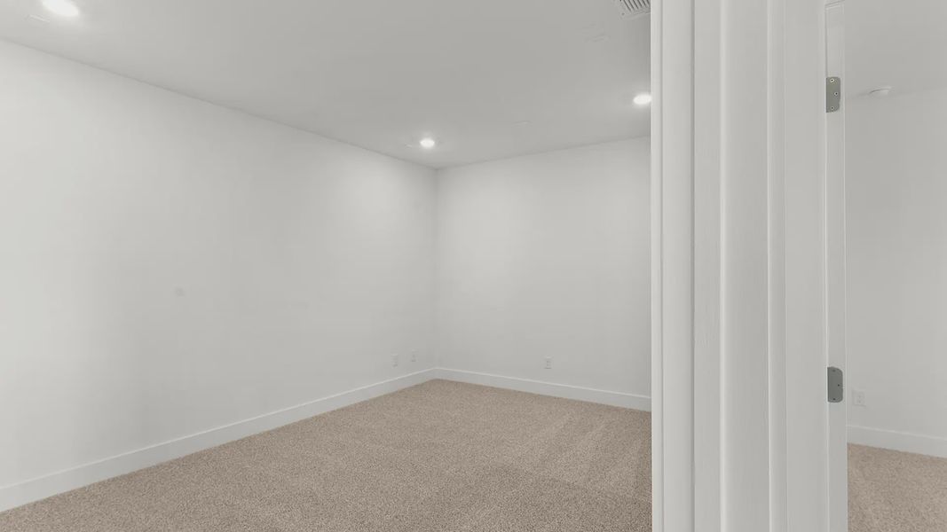 Spacious, unfurnished interior of a new home in Lariat, Liberty Hill (Image 19).
