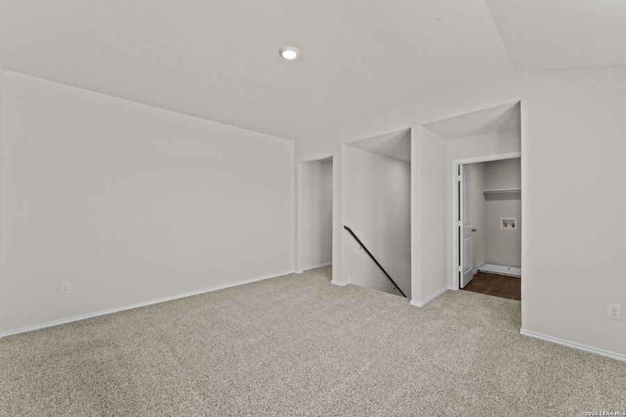 Spacious, unfurnished interior of a new home in Laurel Vistas, San Antonio (Image 19).