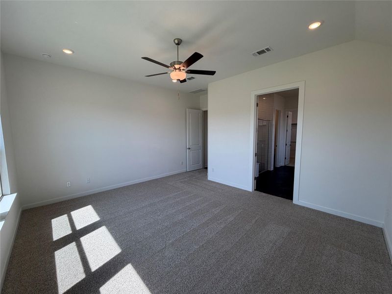 Spacious, unfurnished interior of a new home in Lariat, Liberty Hill (Image 16).
