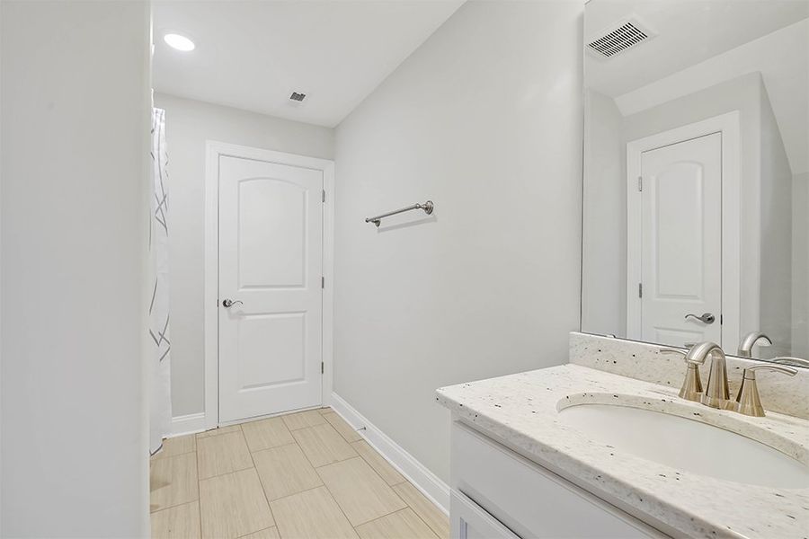 Bar Harbour II, Guest Bathroom