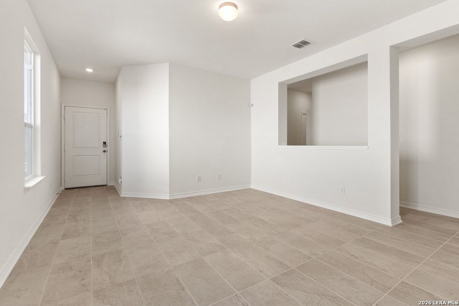 Spacious, unfurnished interior of a new home in Woodside Farms, Seguin (Image 21).