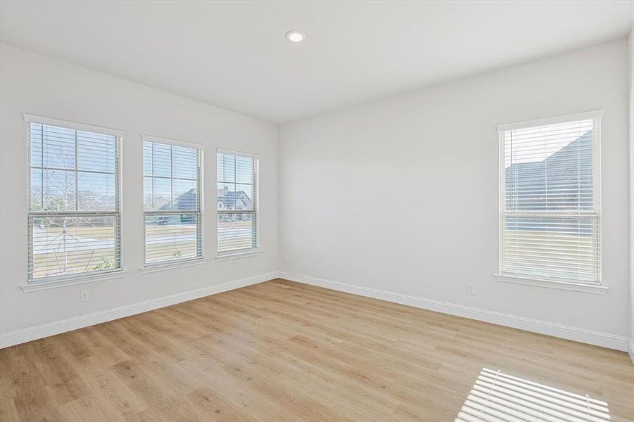 Spacious, unfurnished interior of a new home in Oak Creek Ranch, Midlothian (Image 20).