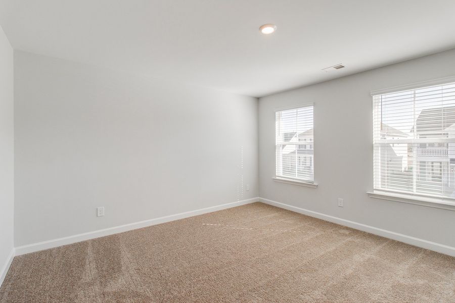 Spacious, unfurnished interior of a new home in Hendrix Farms, Lexington (Image 34).