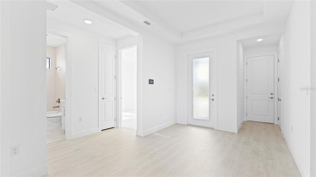 Spacious, unfurnished interior of a new home in Cresswind Lakewood Ranch, Lakewood Ranch (Image 16).