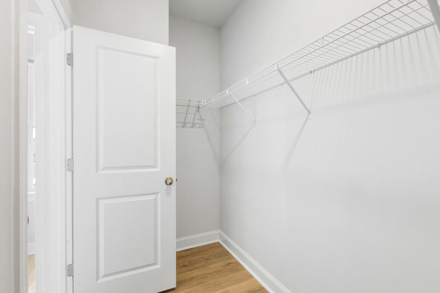 Spacious, unfurnished interior of a new home in Oak Bluff, Charleston (Image 22).